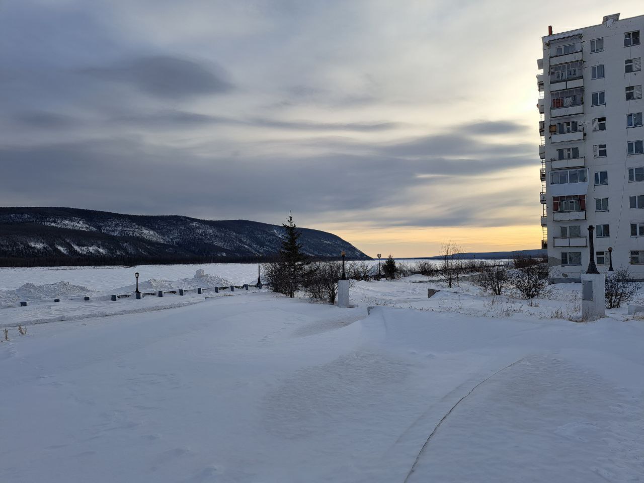 Погода в Ленске. Якутск много снега. Погода Ленск Якутия на 10.