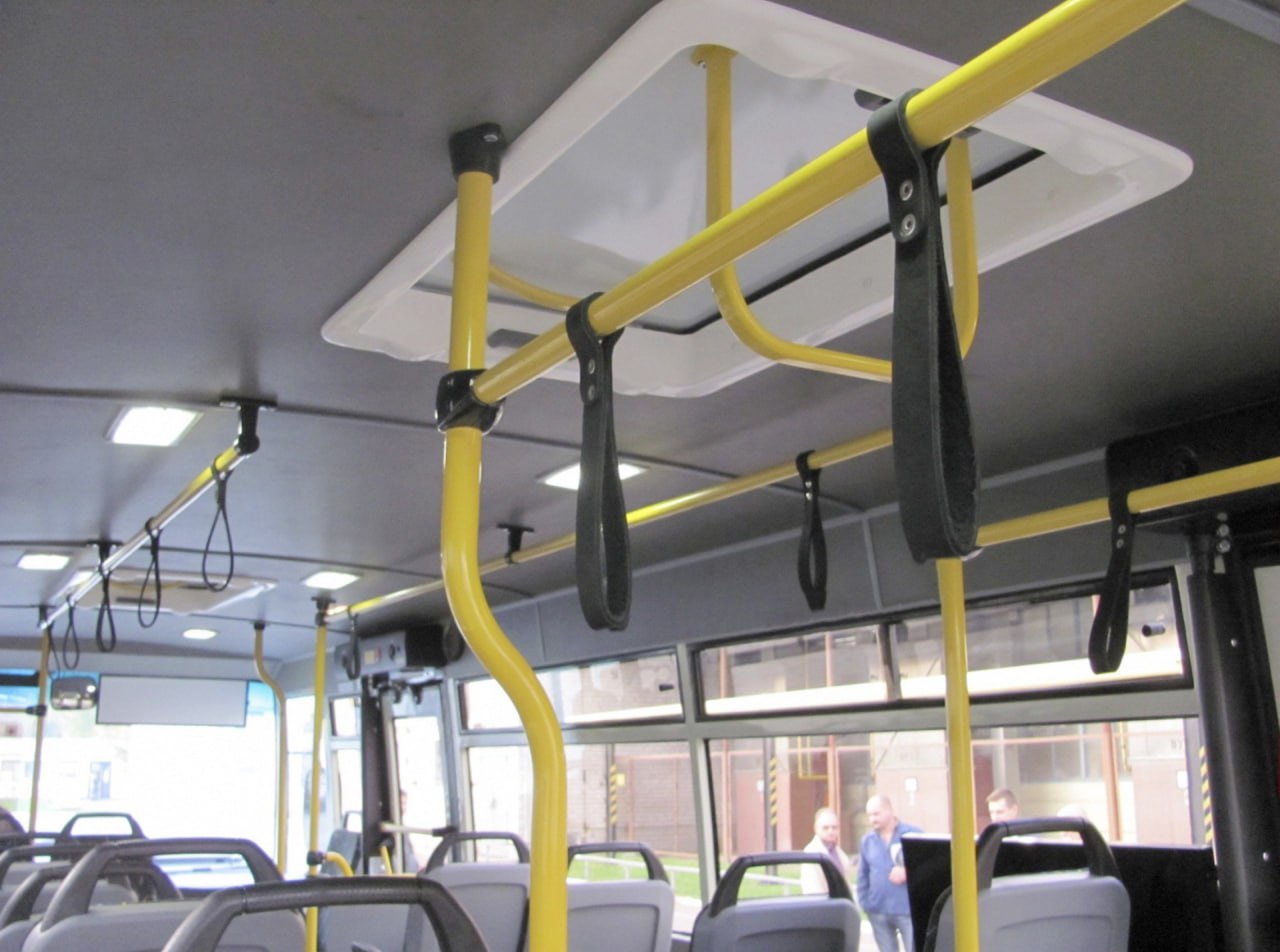 Как опустить кресло в автобусе у прохода
