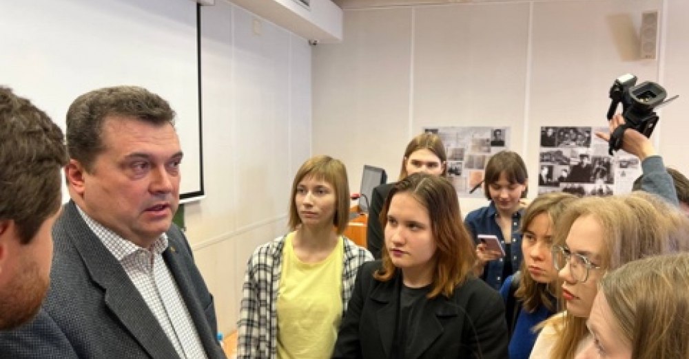 Выступления перед молодежью
