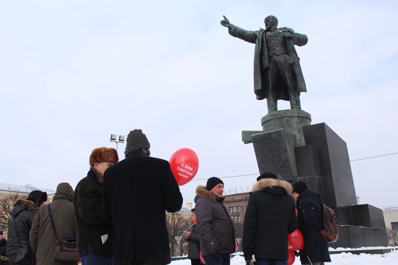 Ленинград город трех революций. С 23 февраля советские. Красная армия. 23 Февраля Санкт-Петербург.