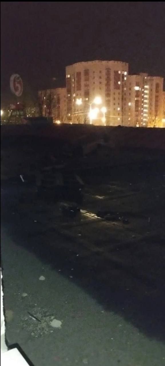 Взрыв в Белгороде был такой силы, что автомобиль волной закинуло на крышу Пятерочки &mdash; Публикация на TGStat">



