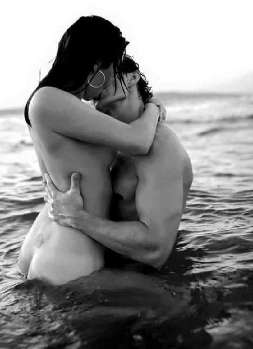 женщина и мужчина целуются голыми фото 55