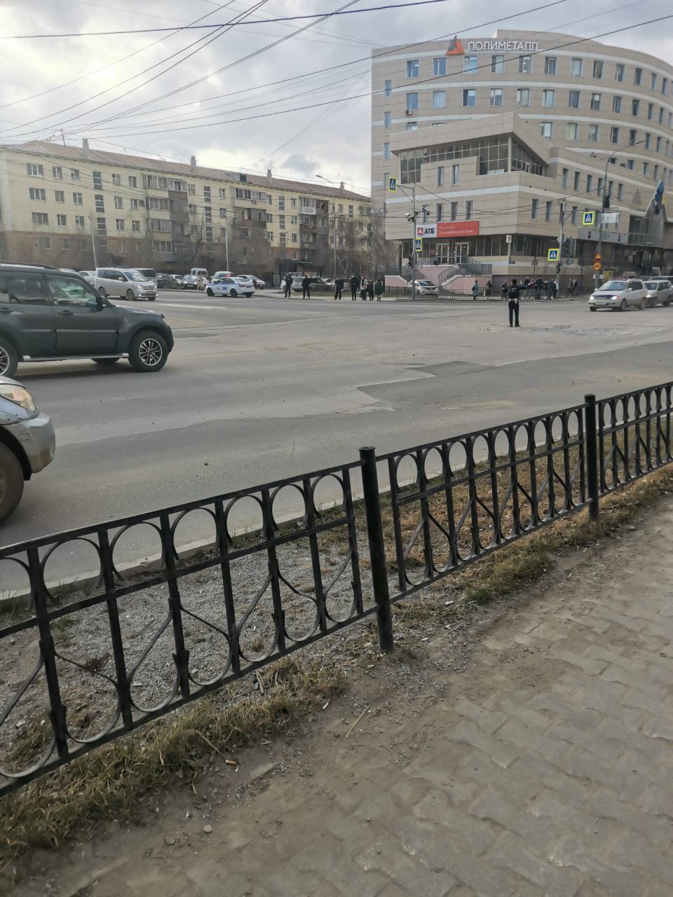 Перекресток в дзержинском. Дзержинский перекресток. Перекресток Дзержинского Новосибирск. Пересечение Дзержинки и паркового.